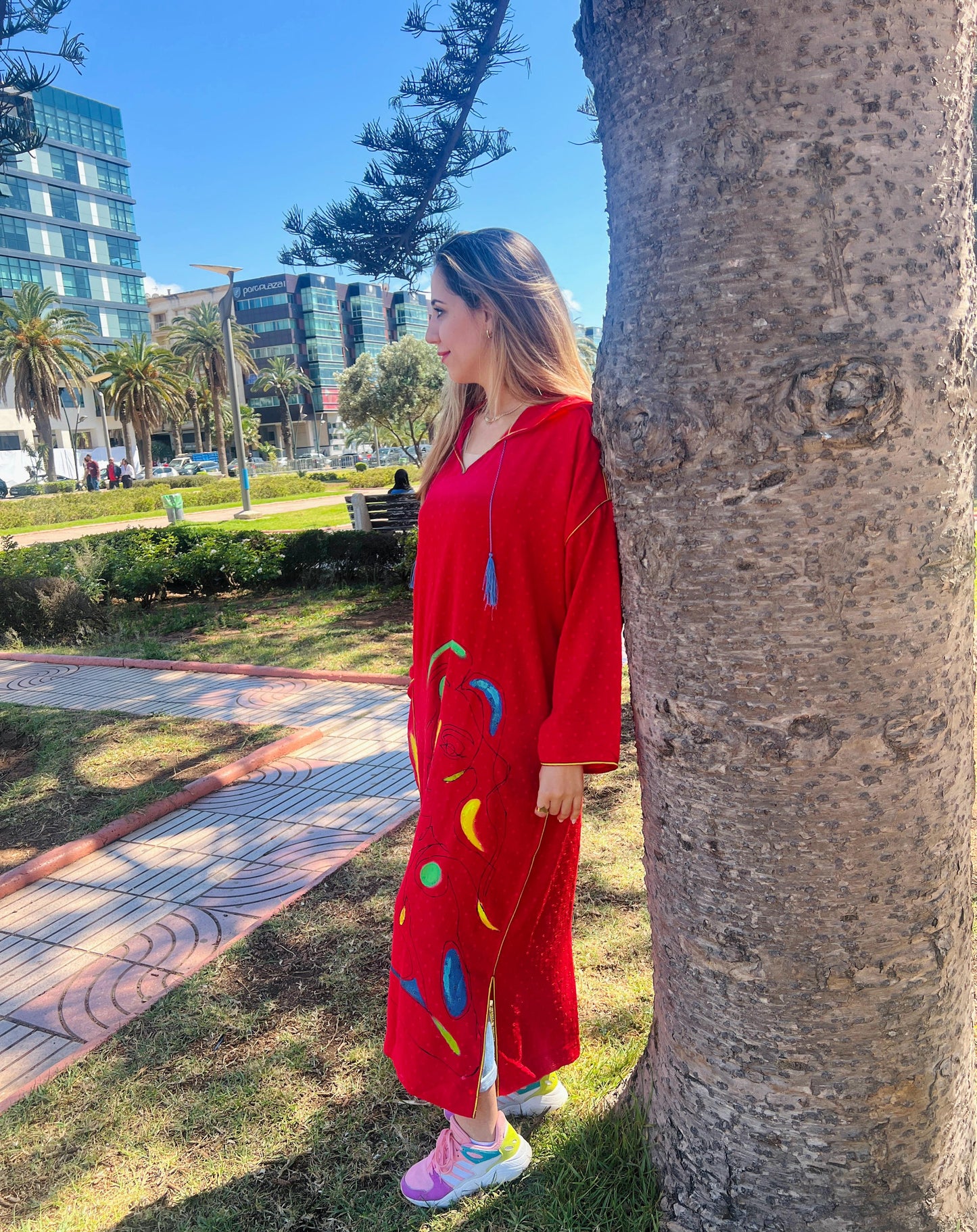Hand-Painted Artistic Djellaba – Modern Moroccan Elegance